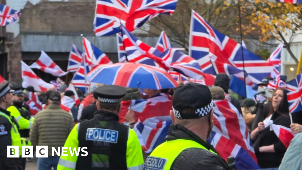 Hundreds gather for rival protests in city centre