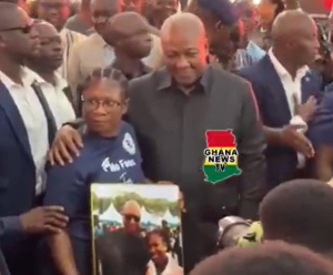 Watch as teacher trainee exchanges contact with President Mahama