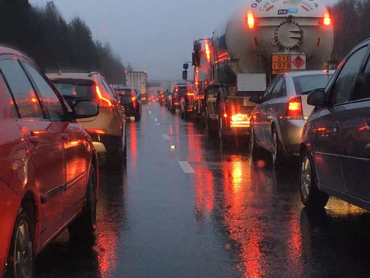 M4 closed in both directions all weekend as drivers warned