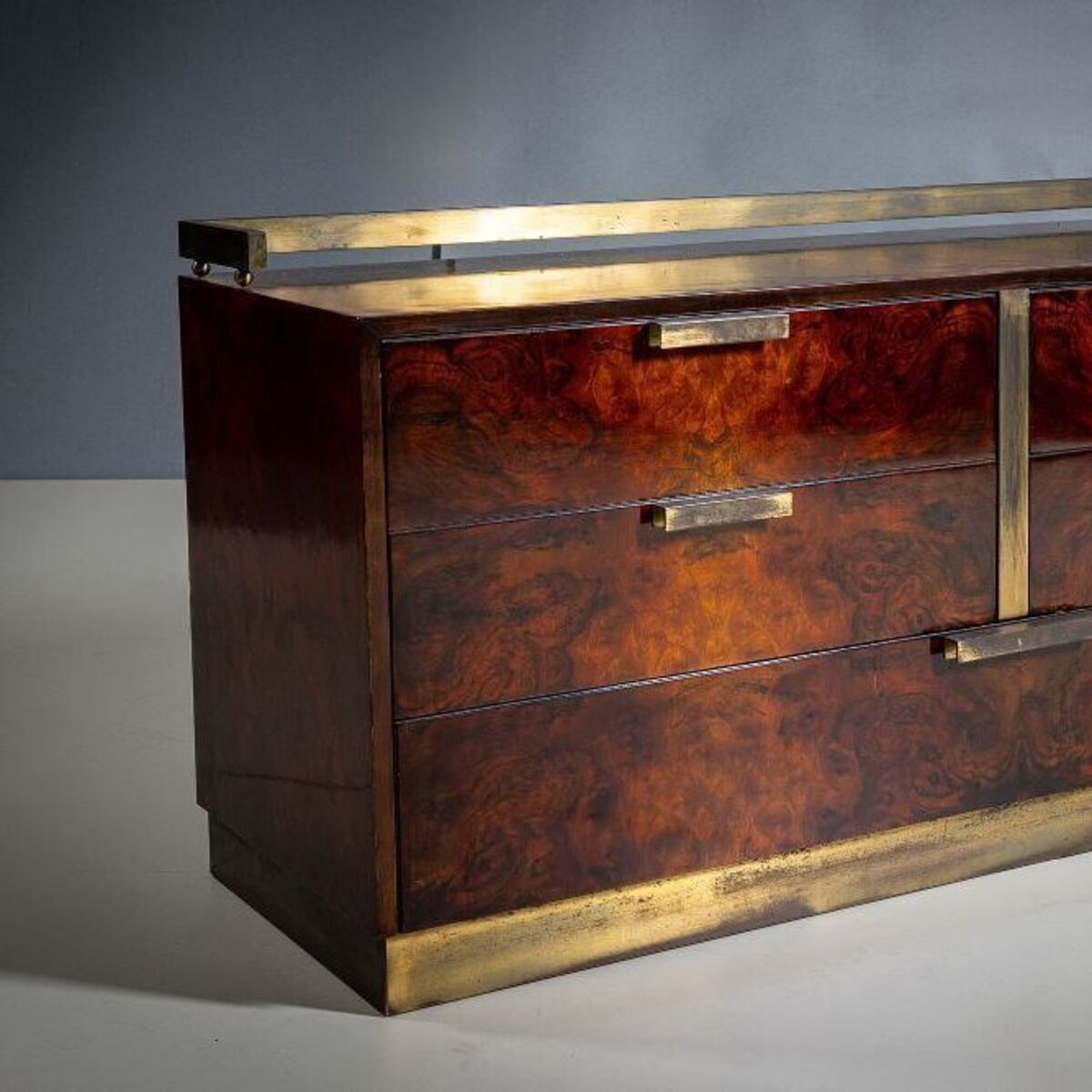 Design classics and contemporary art at deVeres