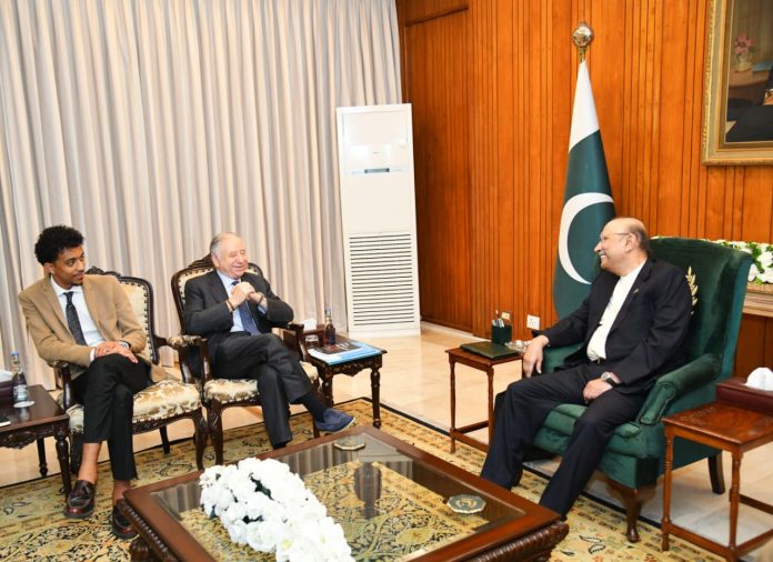 President Zardari, UN Envoy Discuss Road Safety Cooperation
