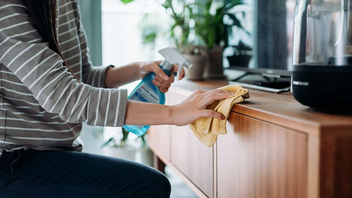 Wooden Furniture Cleaning Tips : घर के वुडल फर्नीचर को सही तरीके से साफ करने और चमकदार रखने के टिप्स