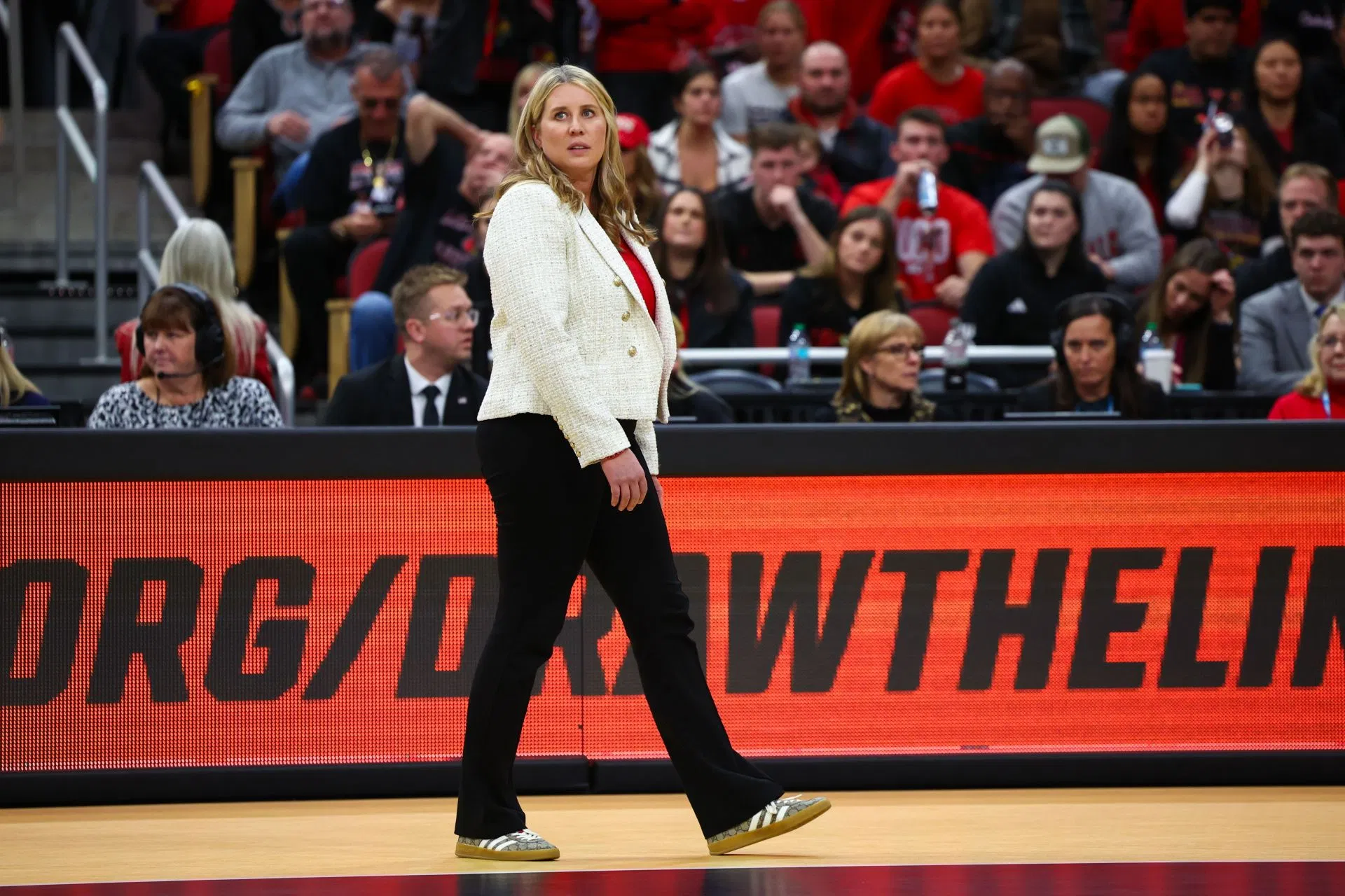"Neither team was stacking together great play" - Nebraska Volleyball's coach Dani Busboom Kelly opens up about match against Northwestern