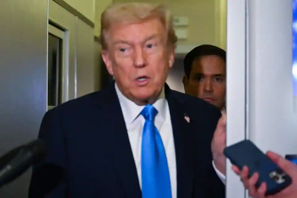Publicité anti-tarifs: Donald Trump annonce une hausse de 10% des droits de douane sur le Canada