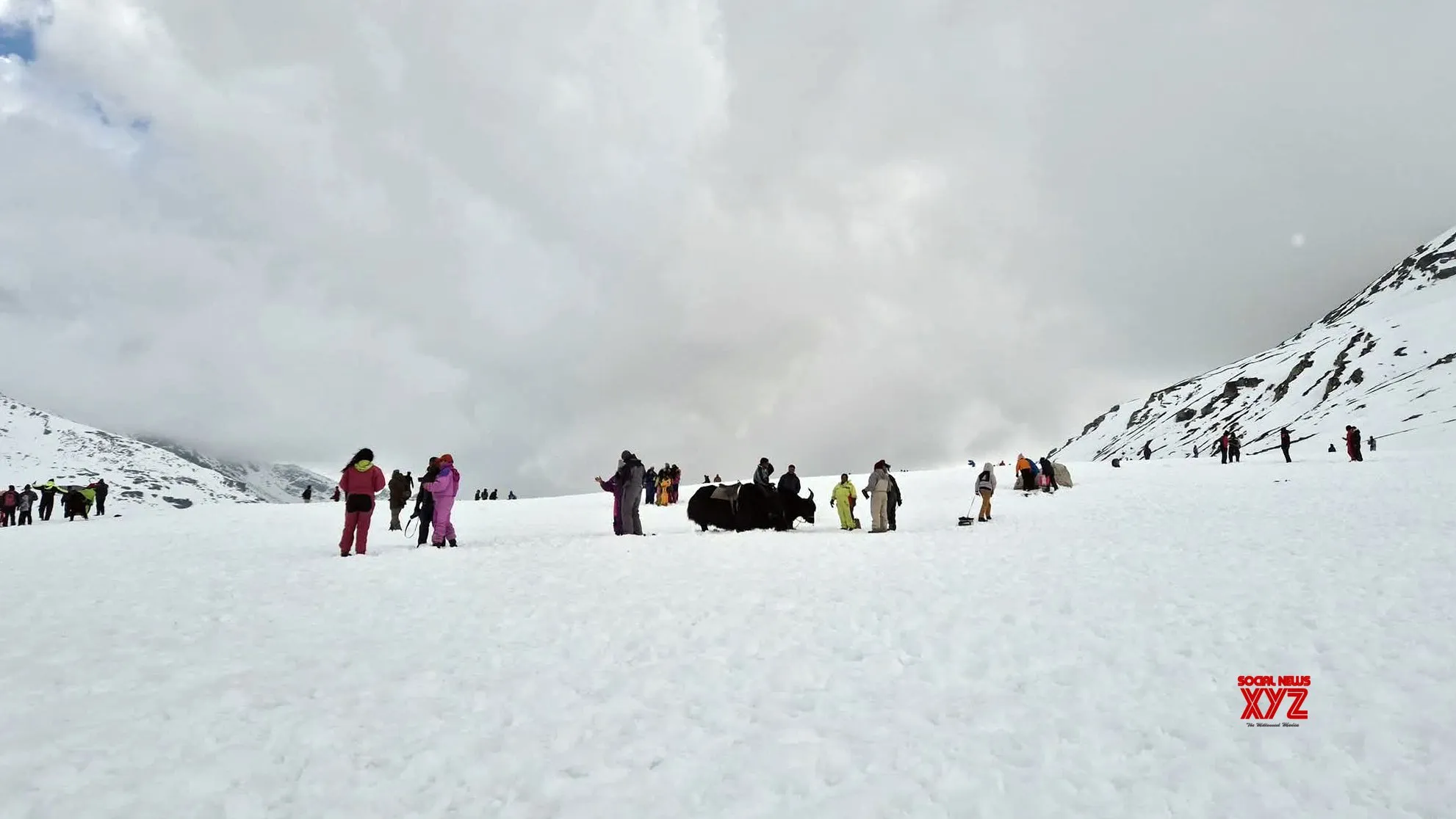 Tourists enjoy fresh snowfall in Lahaul Spiti #Gallery