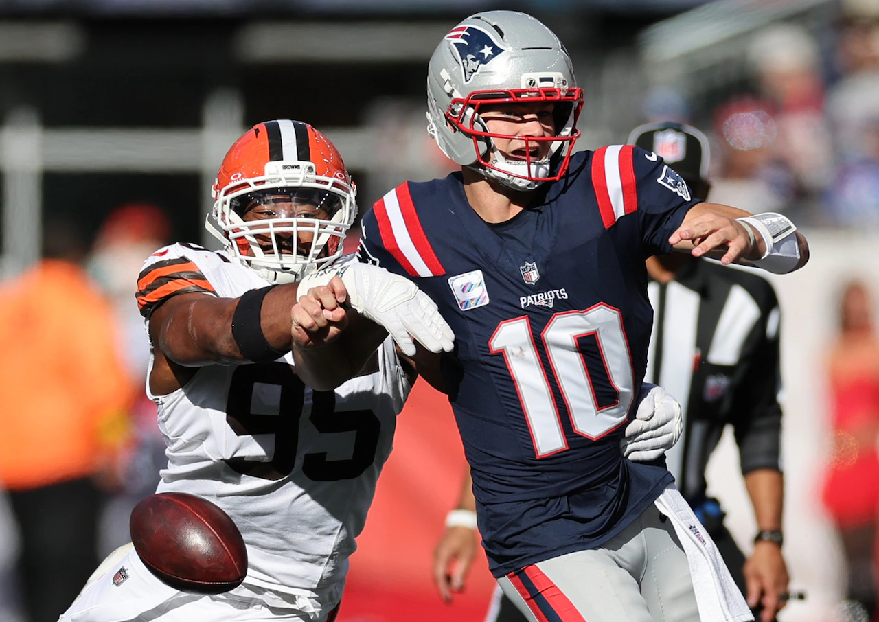Browns’ loss to Patriots comes with Myles Garrett’s silent apology - Jimmy Watkins