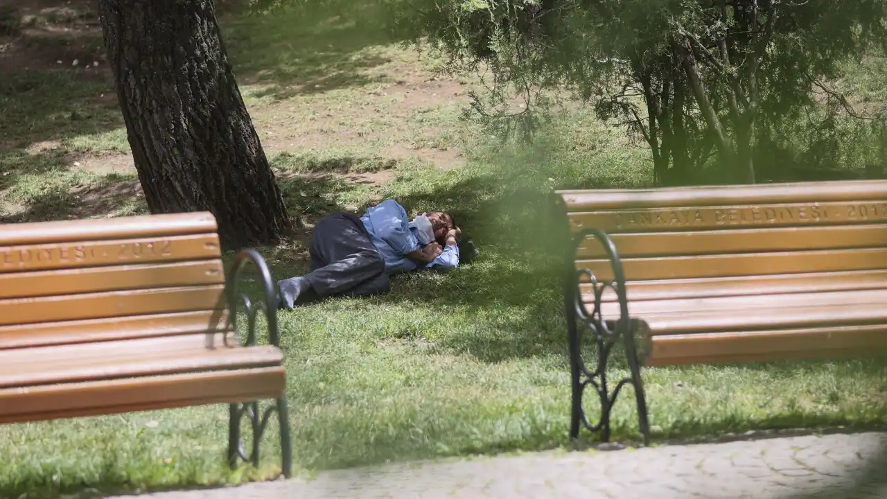 The global threat 'quietly undermining' our sleep