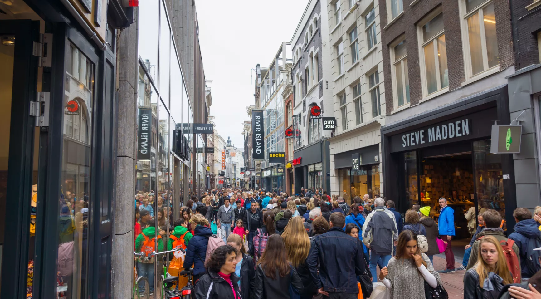 Netherlands residents' trust in politics historically low