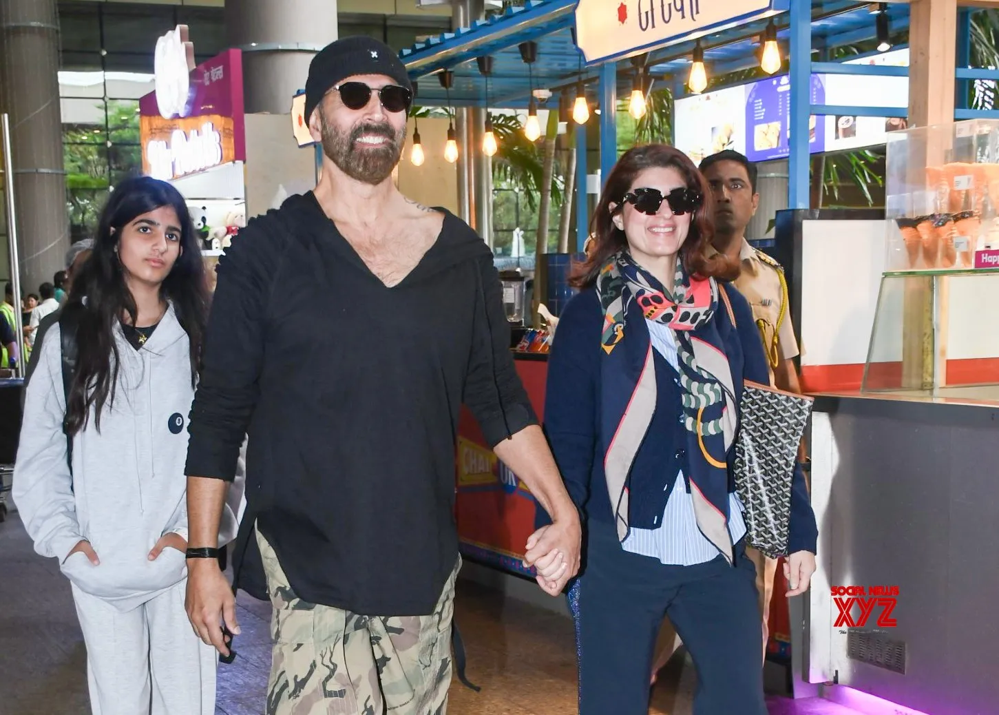 Mumbai: Akshay Kumar Spotted at Airport #Gallery