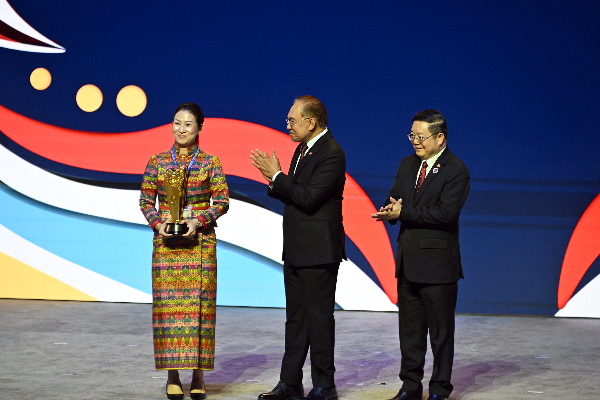 Union Youth Federations of Cambodia receives ASEAN Prize 2025