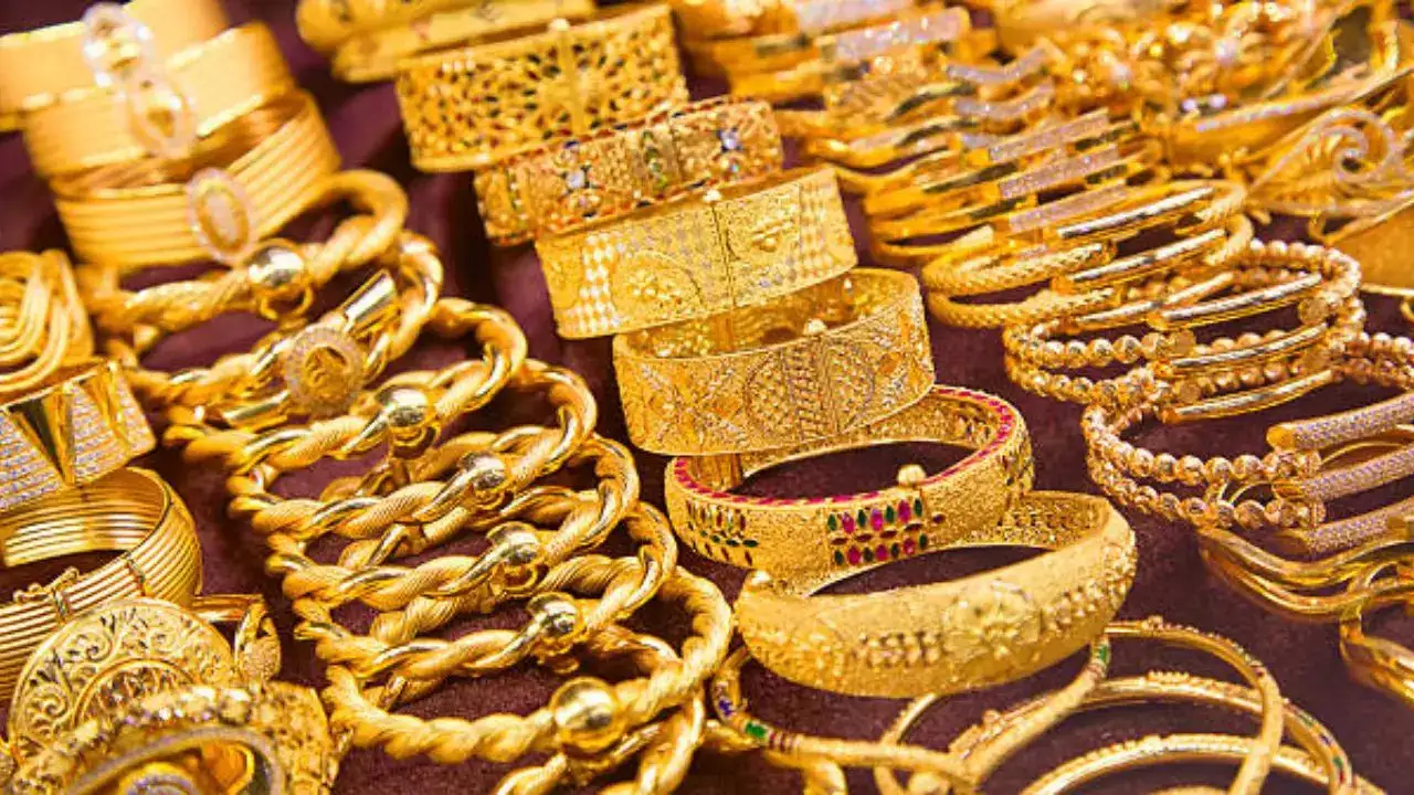 A Festive Twist: How Soaring Gold Prices Changed The Way India Shops