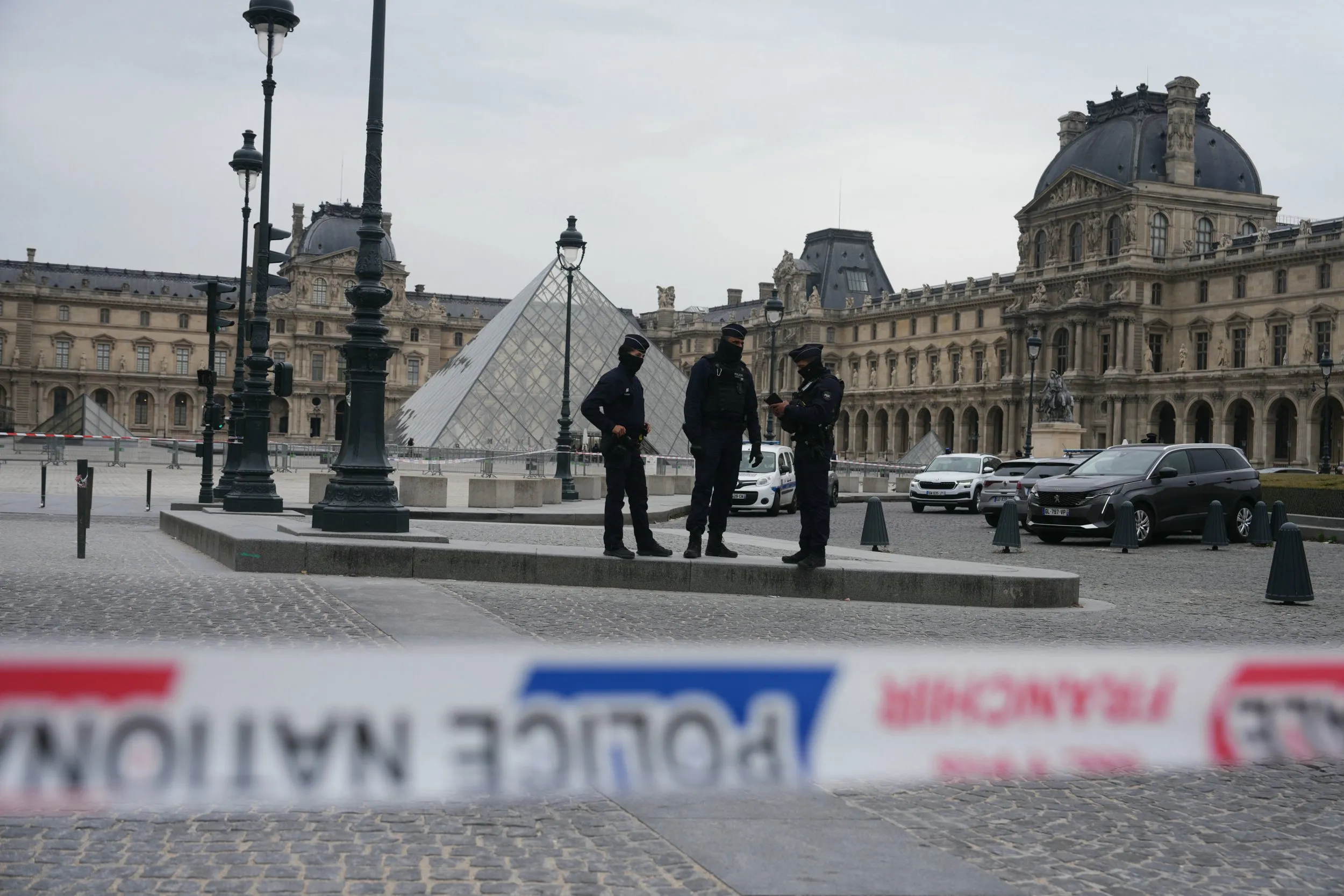 Louvre ‘moves’ most precious jewels to Bank of France after heist