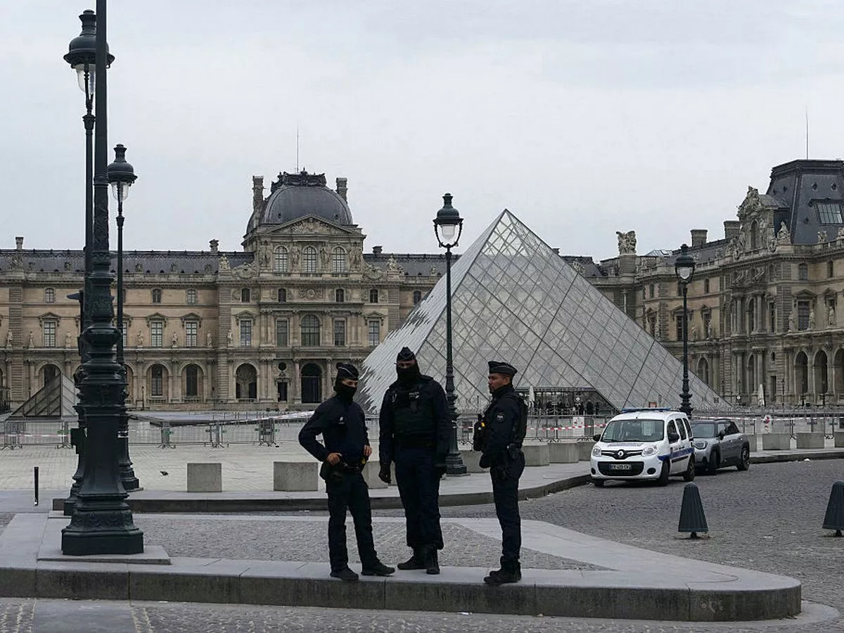 Louvre robbery: New evidence sees cops probe theory seven-minute heist was inside job
