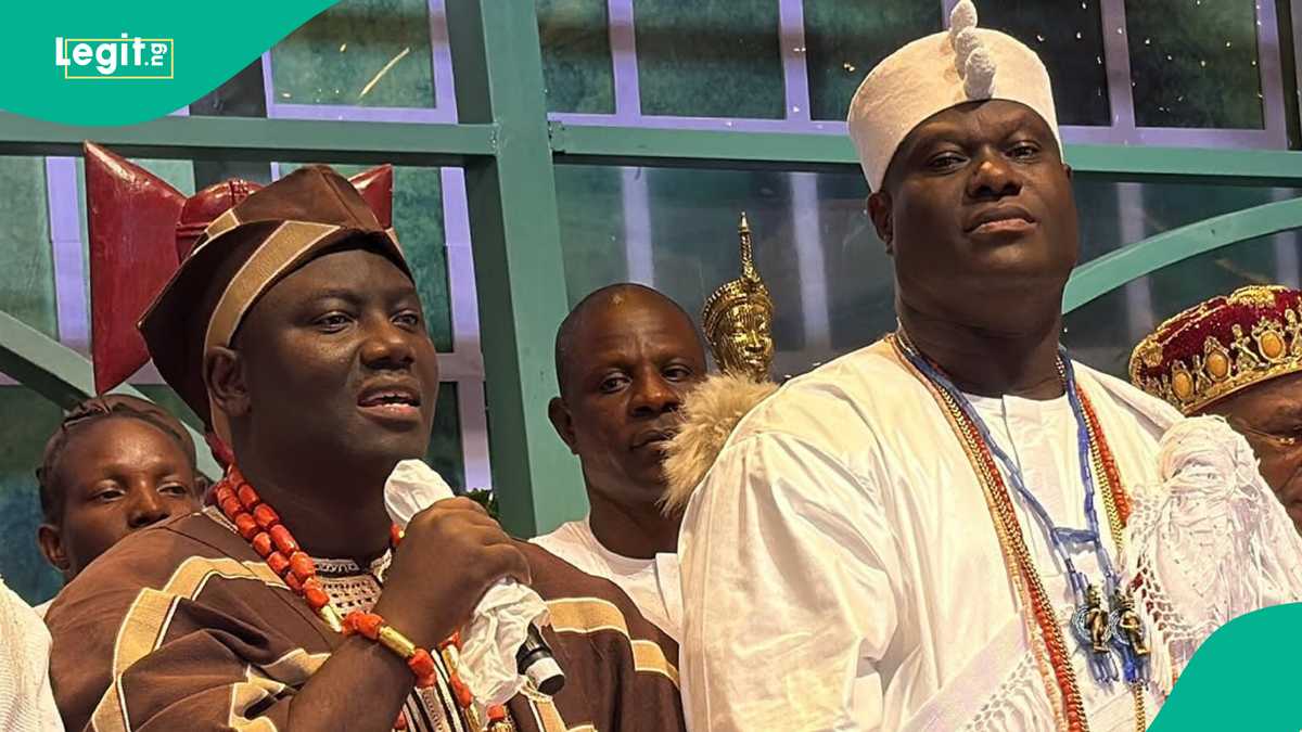 Video: Ooni and Alaafin's mic handover at Baba Ijebu's 90th birthday party ignites controversy