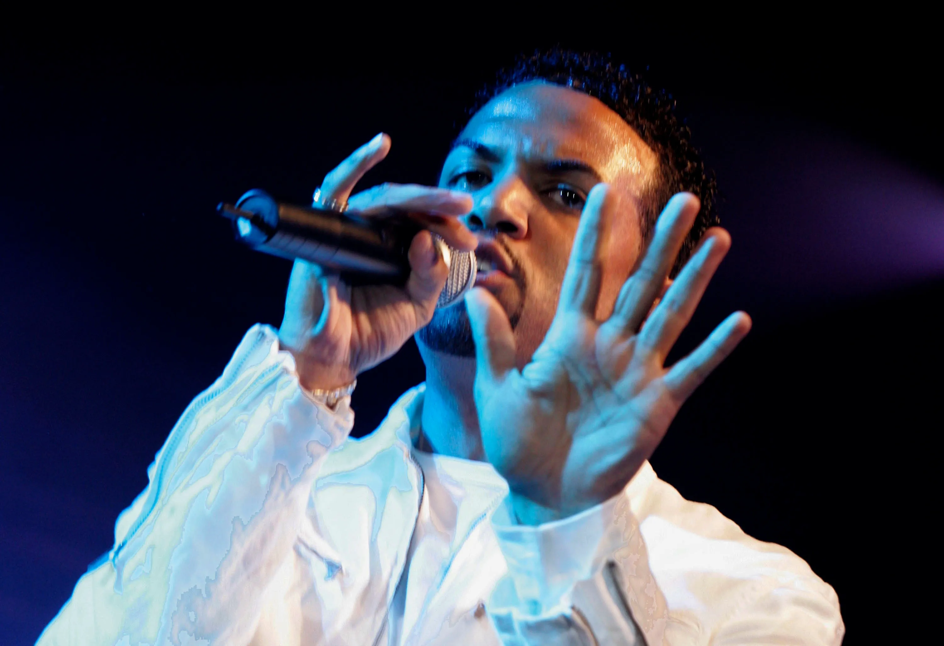 Noughties British pop icon to play £7 gig at a London café