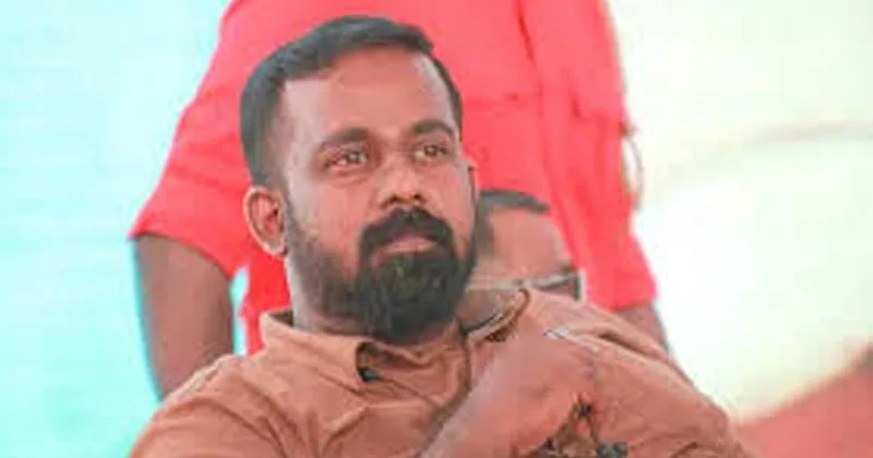 ലൈംഗികാരോപണം നേരിട്ട ഡിവൈഎഫ്ഐ മുന് ജില്ലാ സെക്രട്ടറി എന്.വി. വൈശാഖനെ സിപിഎം ഏരിയാ കമ്മിറ്റിയില് തിരിച്ചെടുത്തു