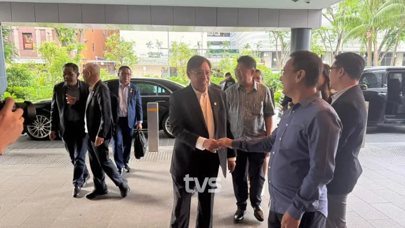 Premier arrives in S’pore for conference, to put S’wak’s renewable energy leadership on global stage