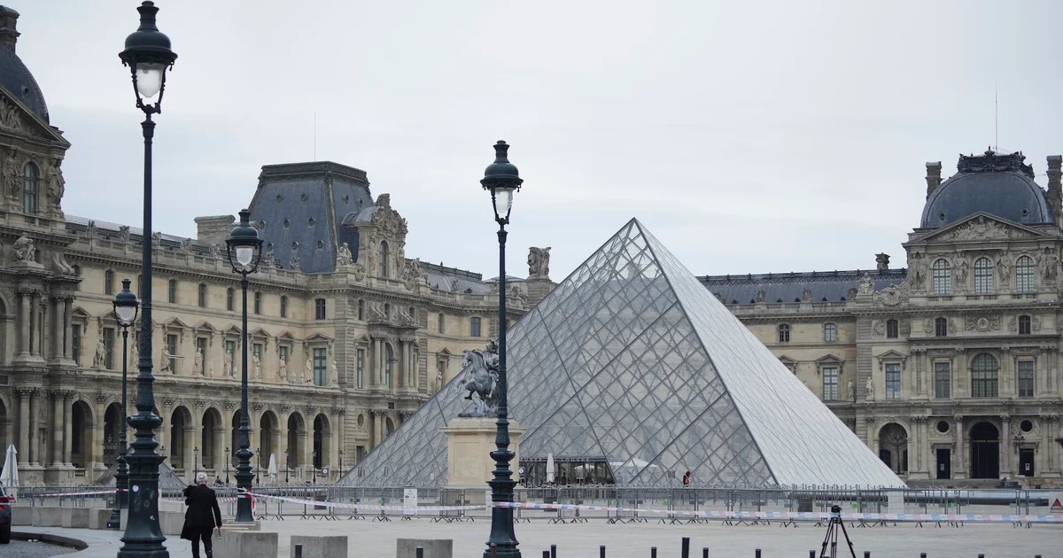 Arrests made in crown jewelry heist at Paris' Louvre museum, prosecutor says