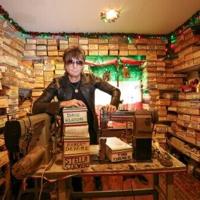 LA shoemaker holds Hollywood's past in a dying art