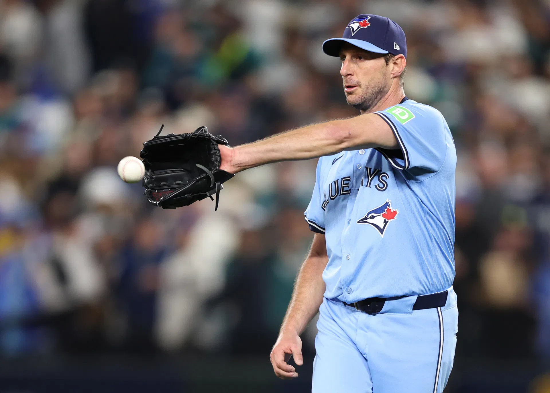"Bring that dead arm to Dodger Stadium" - Fans take aim at Max Scherzer as 41-year-old veteran gears up for World Series Game 3 in LA