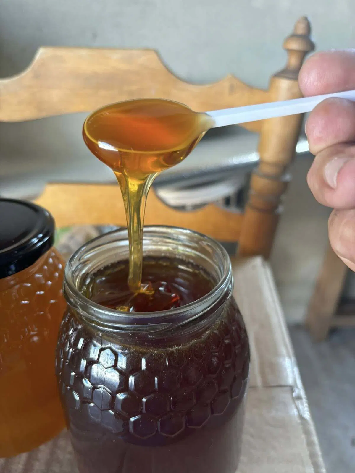Professional beekeeper offers final delivery date of the season for local honey products