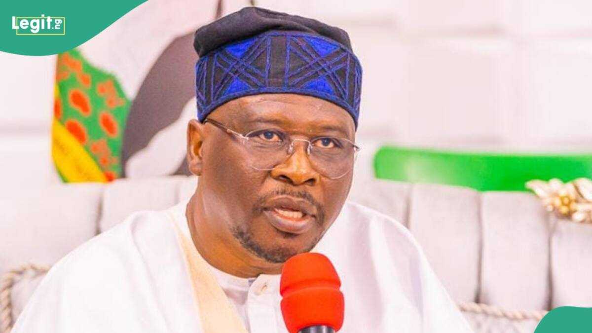 Jubilation as PDP governor announces foreign Master’s scholarship programme