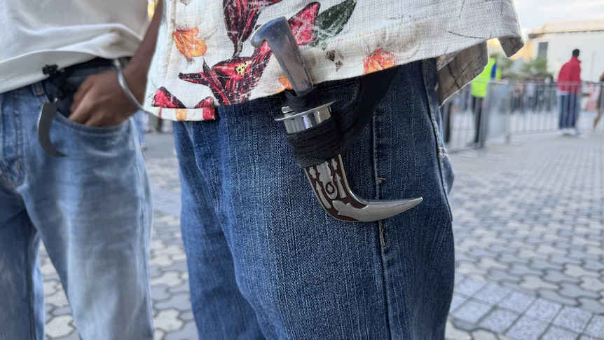 Fans miss Indian megastar's Sydney concert over religious dagger ban