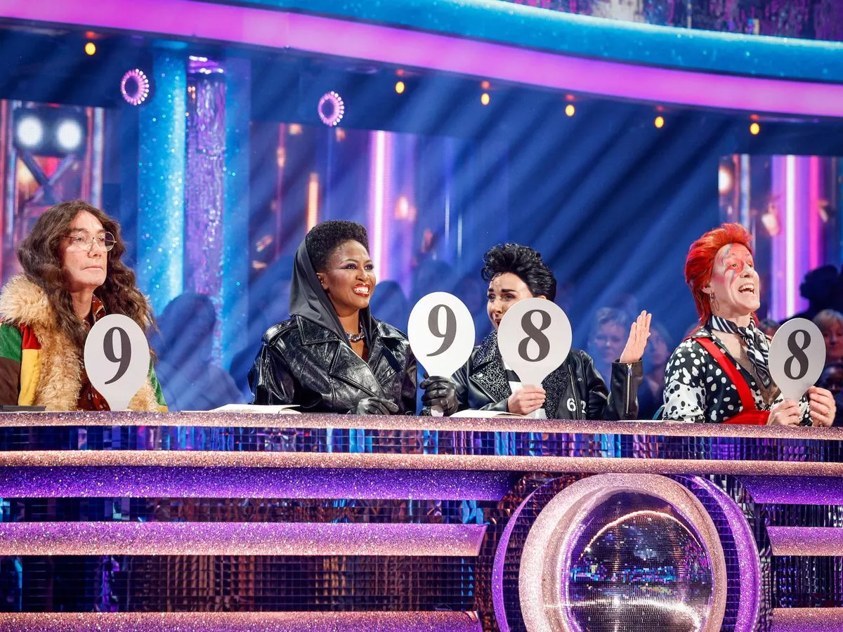 Strictly Come Dancing fans issues demand over Icons Week complaint after spotting judges' problem