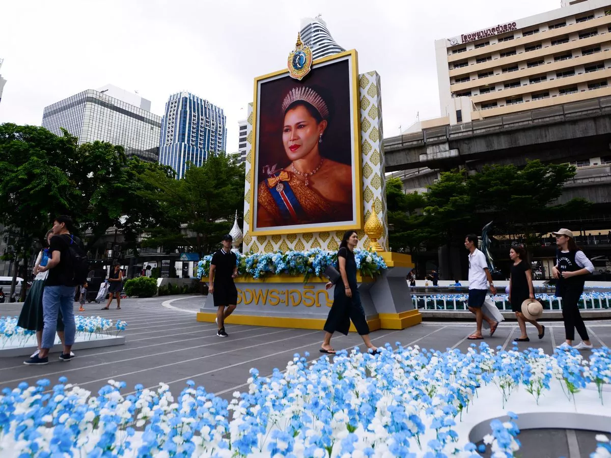 Travel warning issued to anyone visiting Thailand after Queen Mother dies