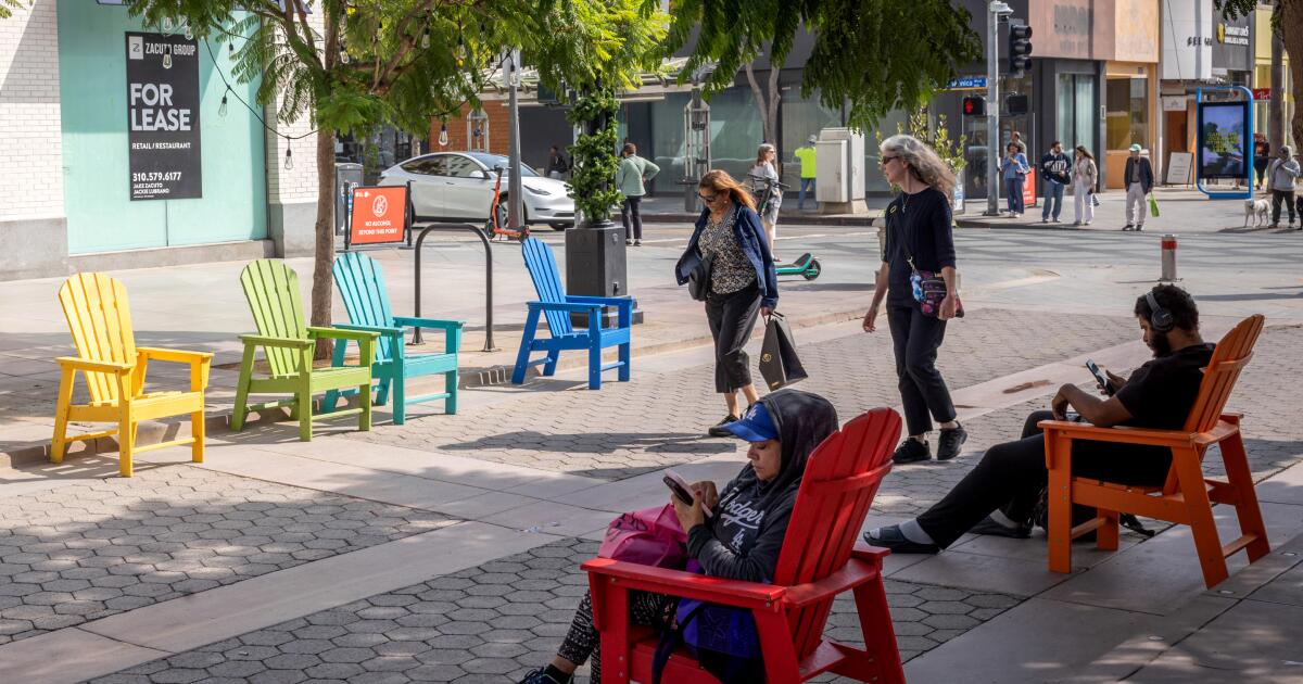 Santa Monica eyes bold turnaround plan amid financial troubles