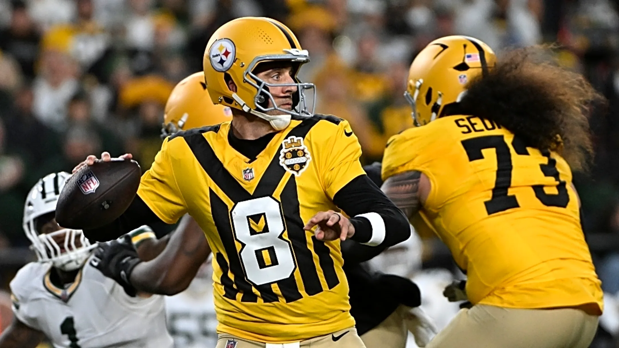 NFL officials miss clear penalty against Packers, Aaron Rodgers livid