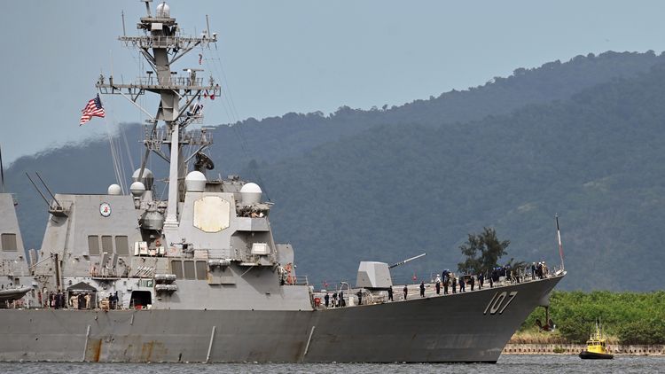 US warship arrives in Caribbean capital, upping heat on Venezuela