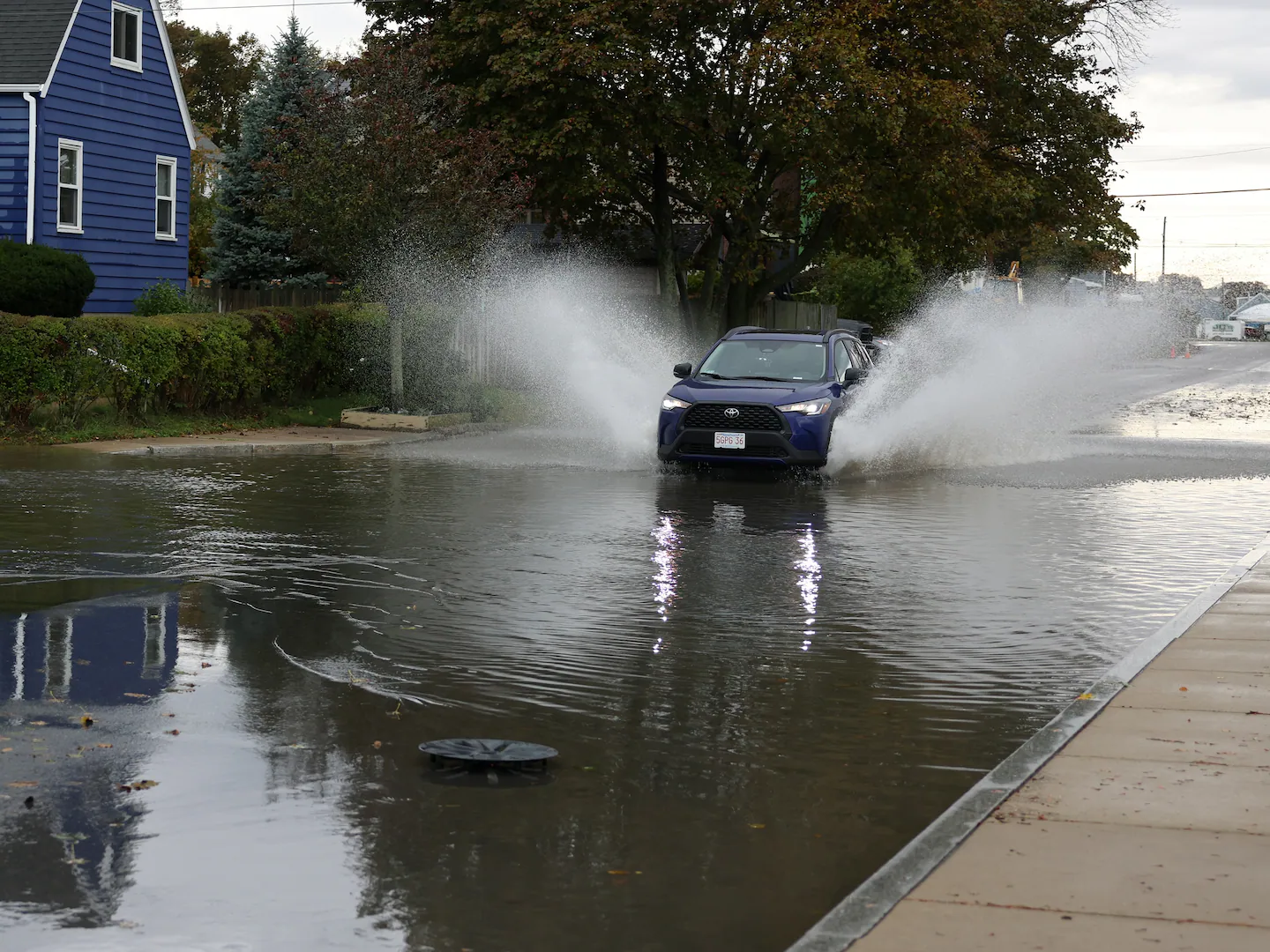 Flooding threatens Boston and other Mass. communities