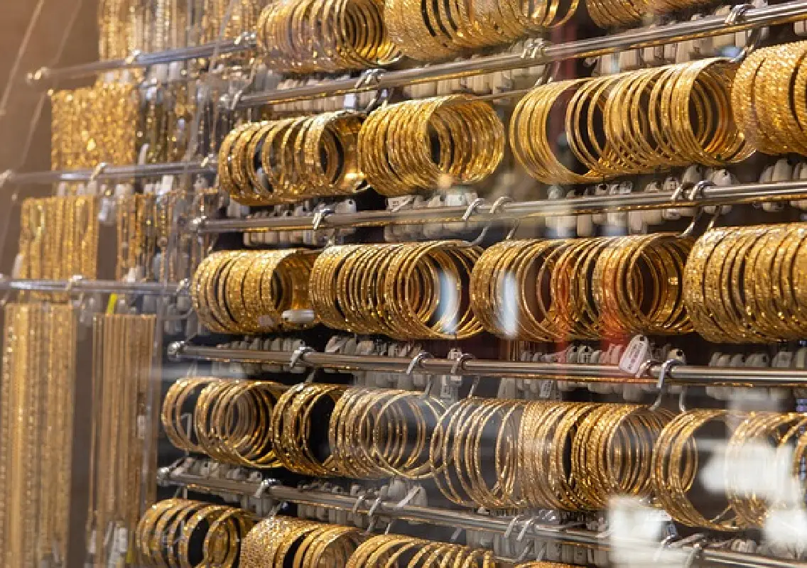 Caught on Camera: Delhi women swap real gold ring with fake one in seconds