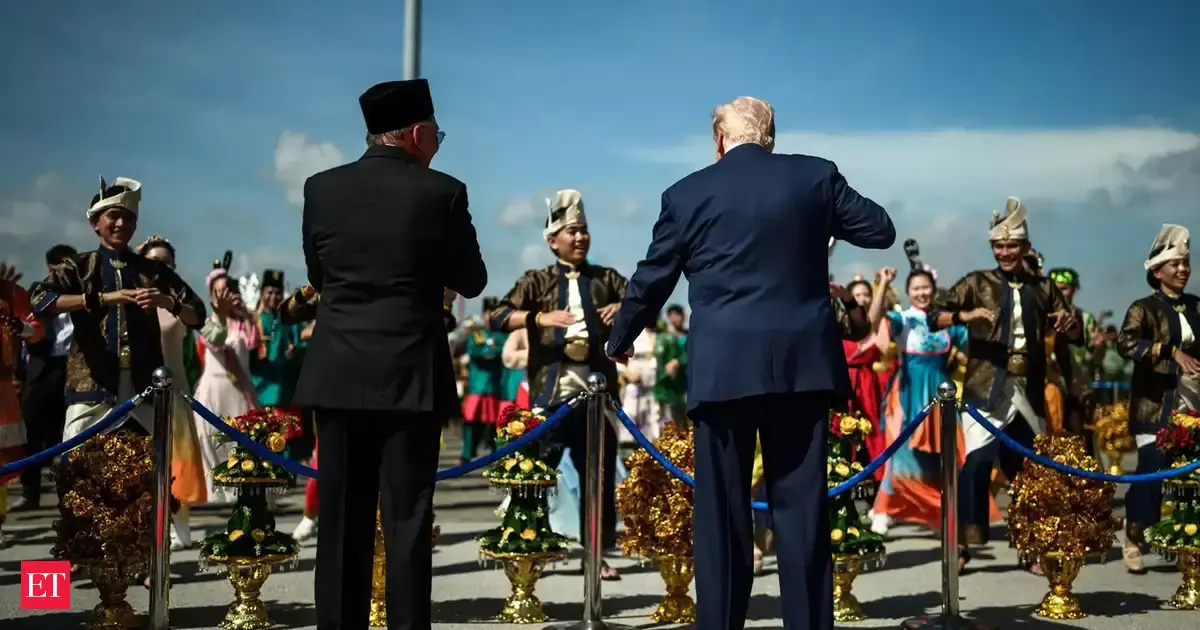 Donald Trump shows dance moves on drum beats, joins Malaysian performers during Airport welcome | Viral video