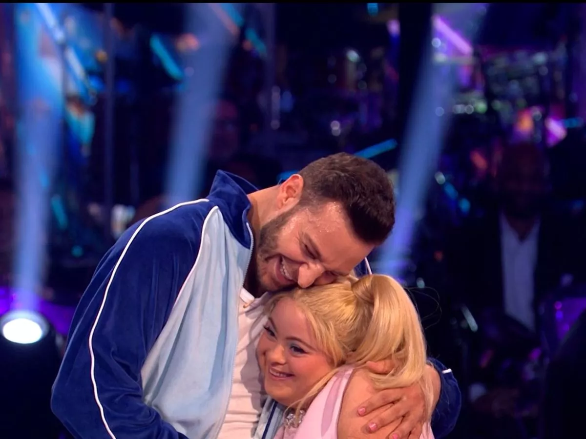 Strictly Come Dancing fans praise judge for Ellie Goldstein move and say 'how can they not'