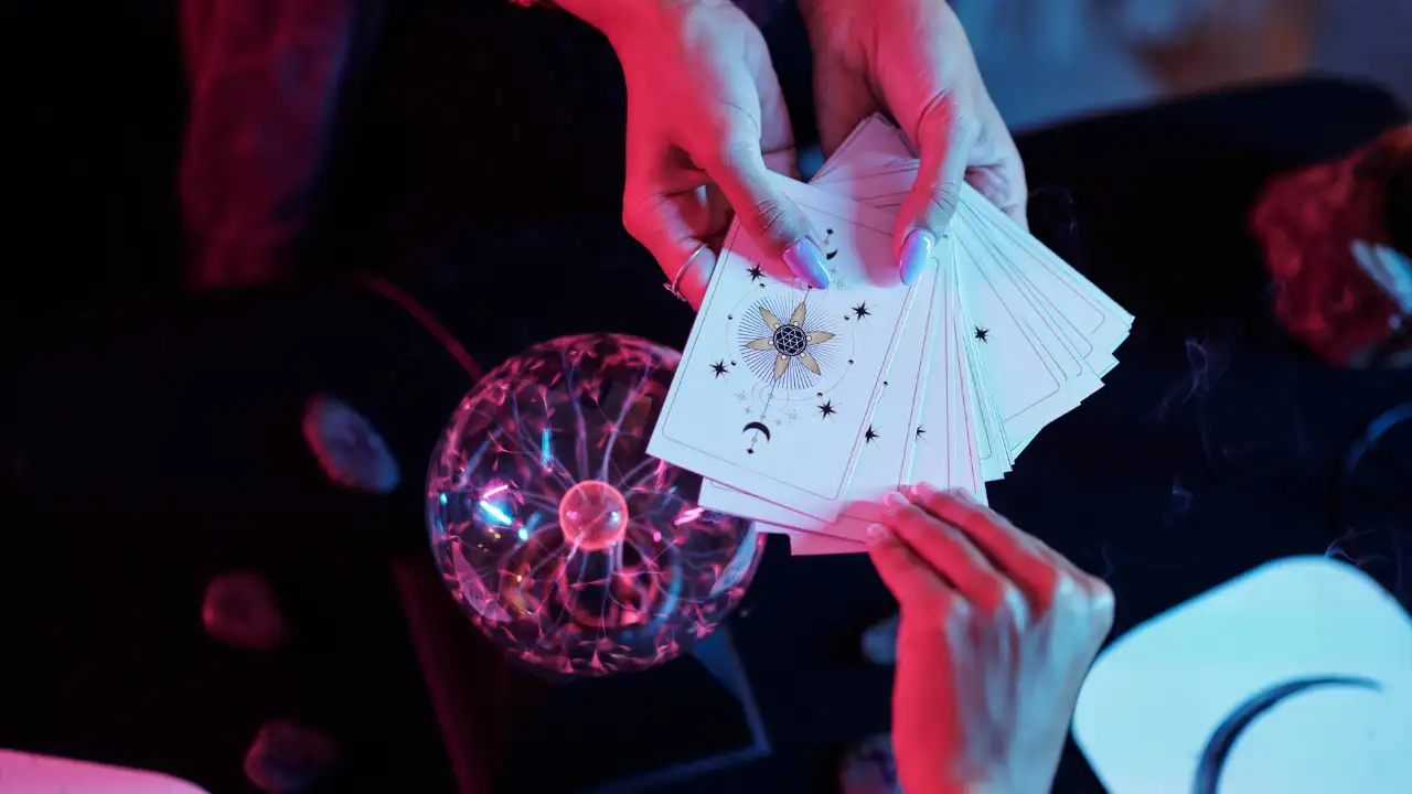 Tarot Card Reading For All Zodiac Signs With Vastu Tip Of The Day: October 27, 2025
