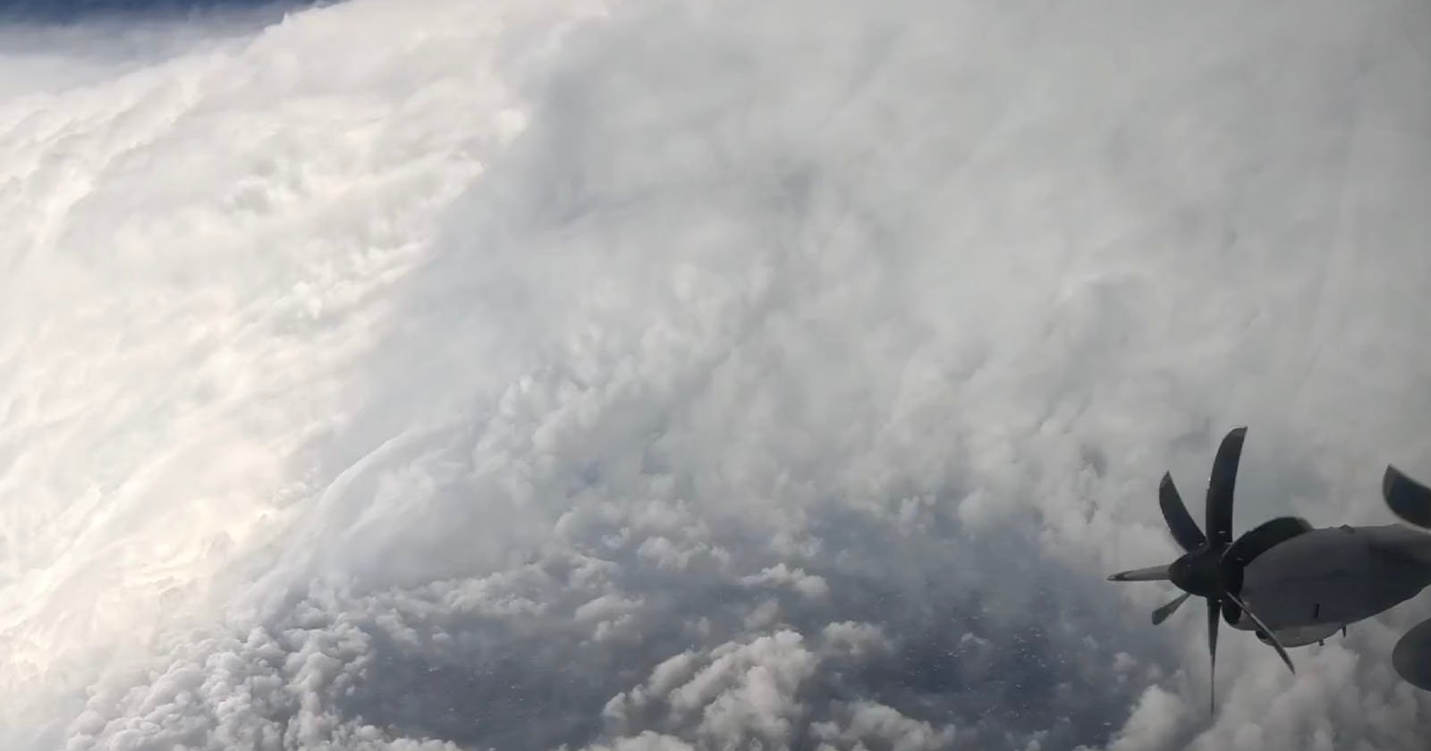 Airplane Captures Striking 'Stadium Effect' Inside Hurricane Melissa's Eye