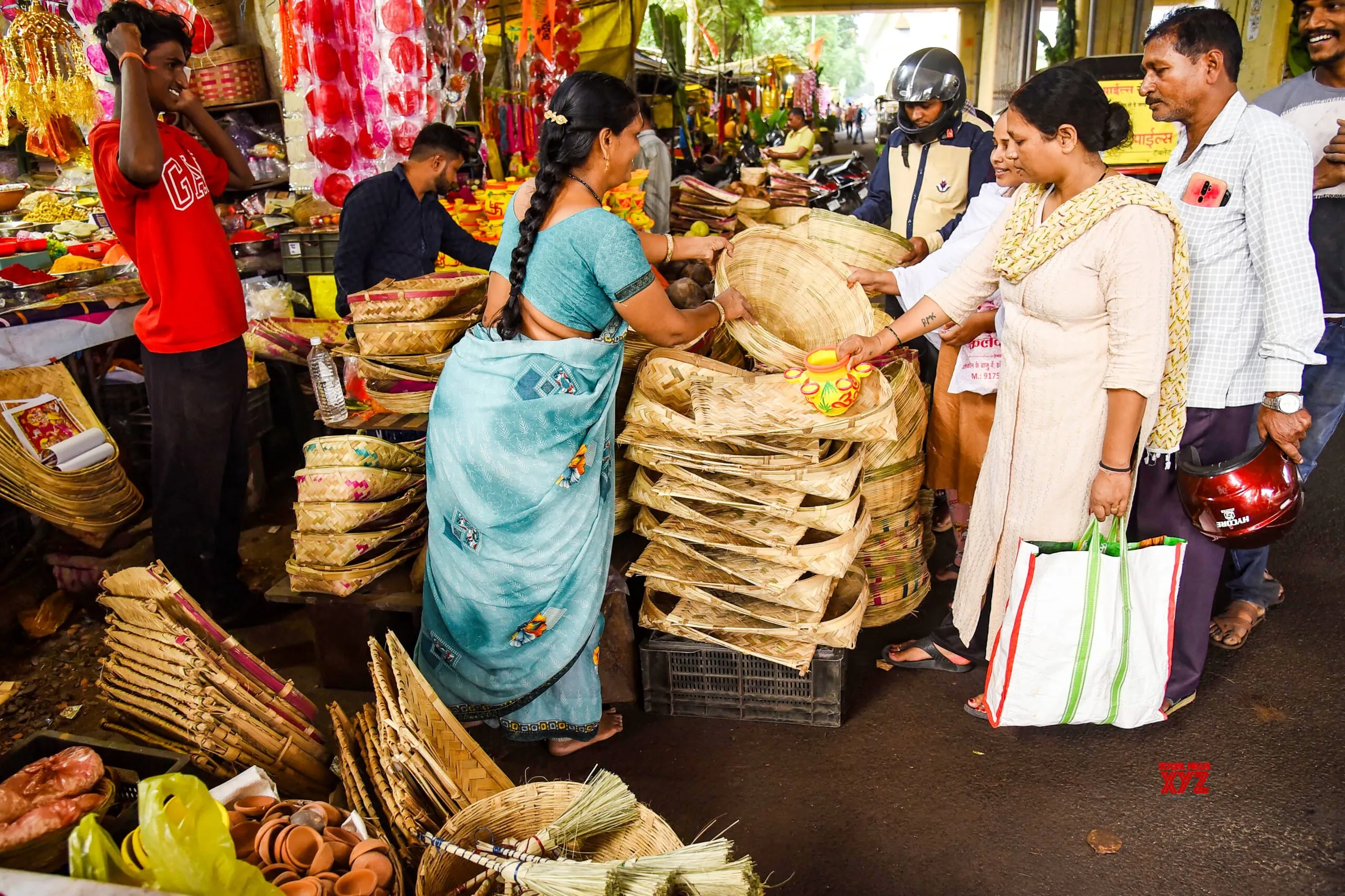 Nagpur: Shopper Prepares for Chhath Puja #Gallery