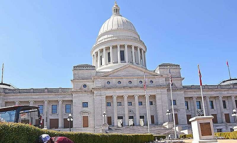 Broadband proposal recipient under fire from competing firm