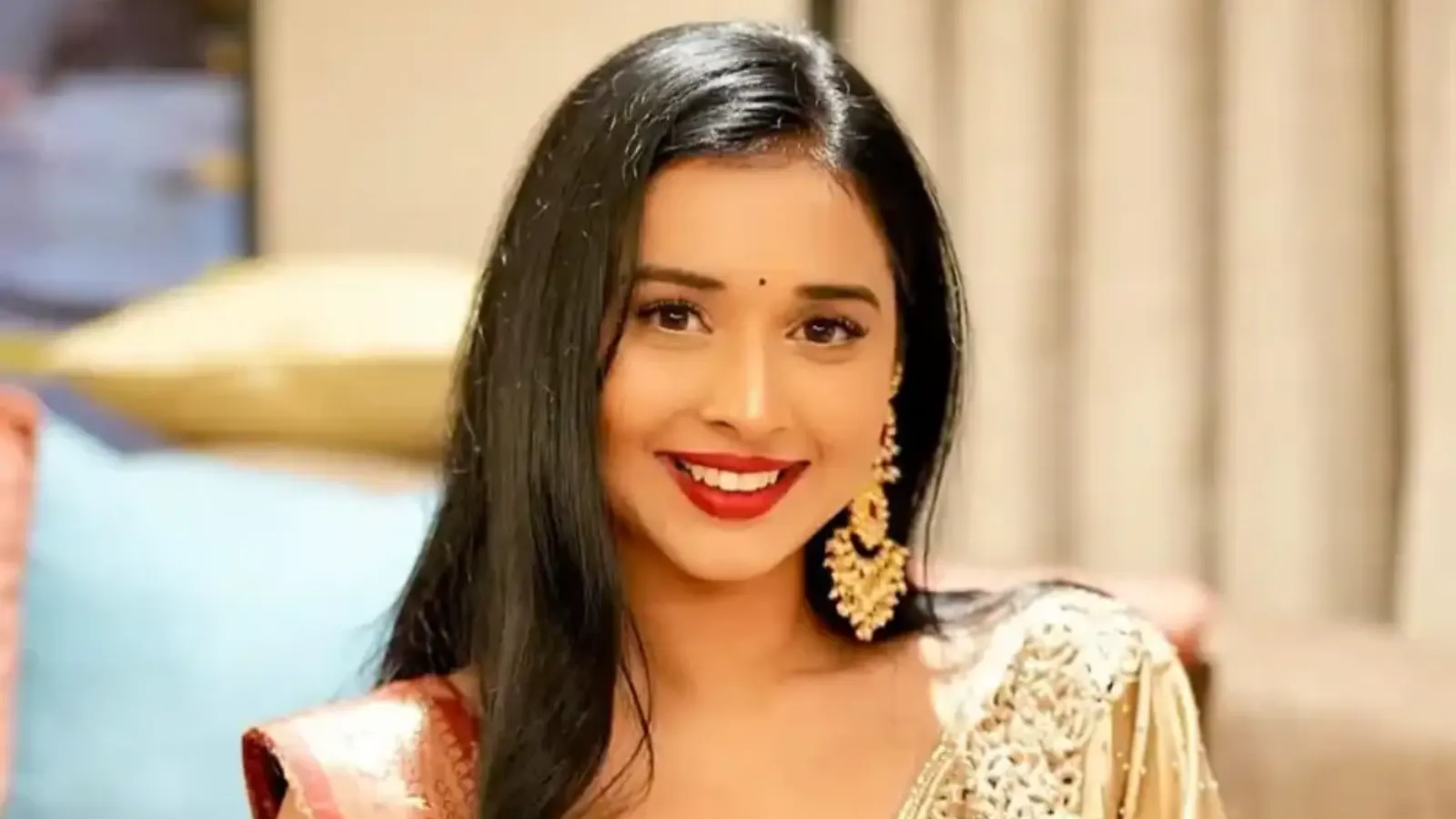 Bigg Boss 19's Tanya Mittal Gets MacBook, iPhone From 'Dream Boyfriend' | Viral