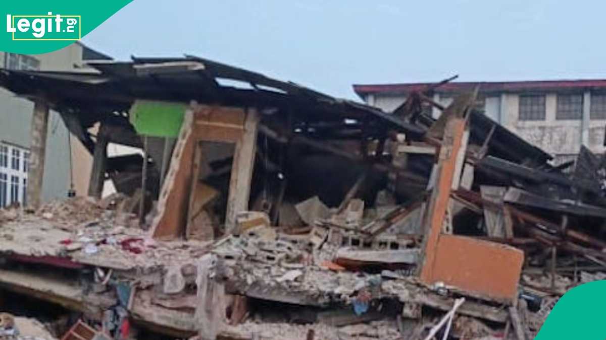Breaking: Fear in Lagos as 2-storey building collapses, many people trapped