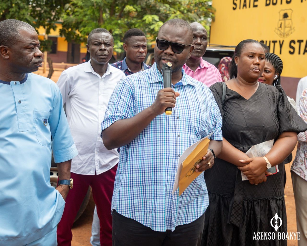 Asenso-Boakye donates over 1,000 desks and teachers’ furniture to Bantama schools