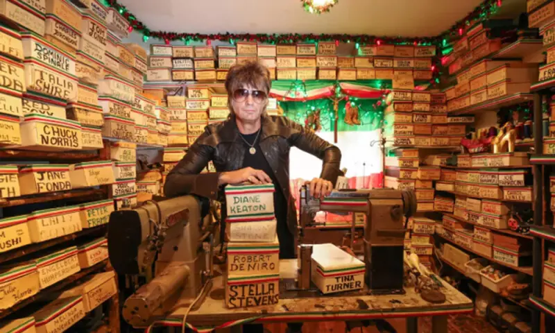 LA shoemaker holds Hollywood’s past in a dying art