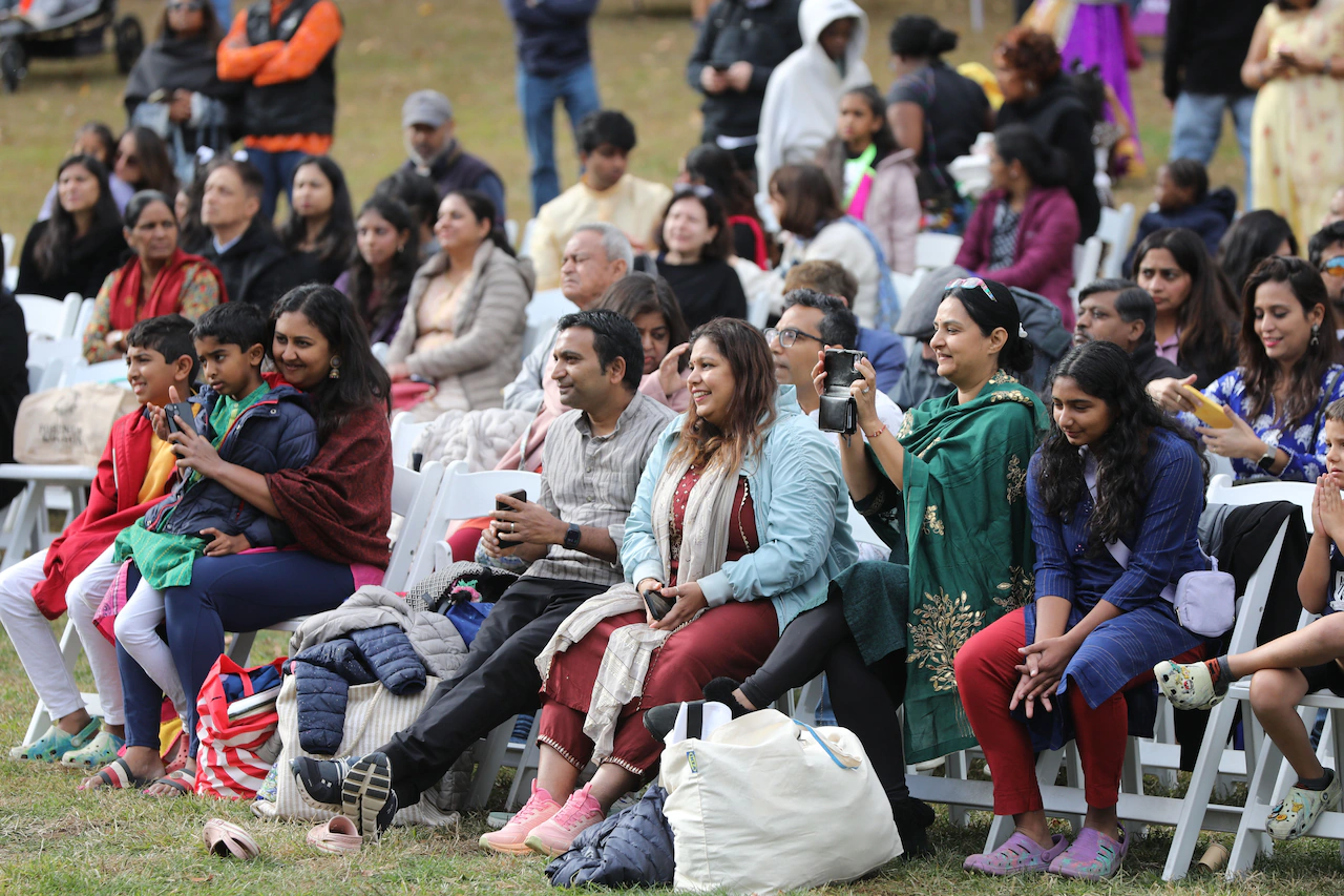 Hundreds gather at Maplewood’s historic park for 8th annual Diwali festival
