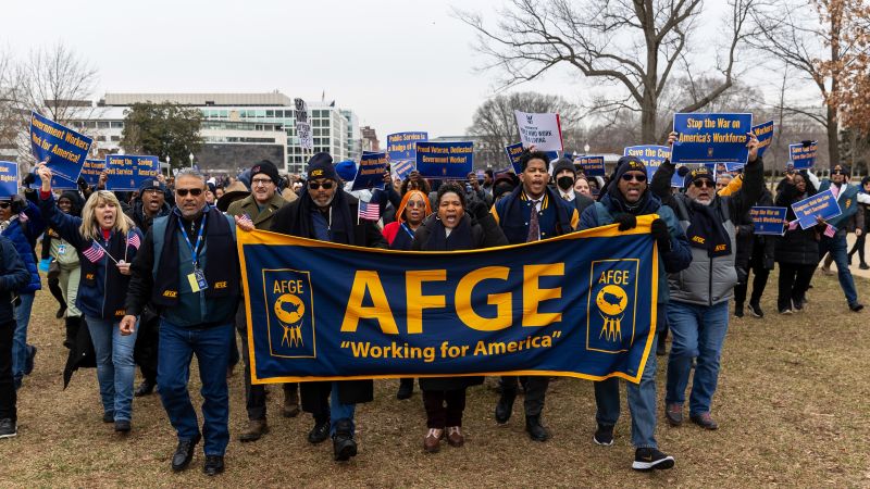Democrats not swayed by call to end shutdown from largest federal workers’ union