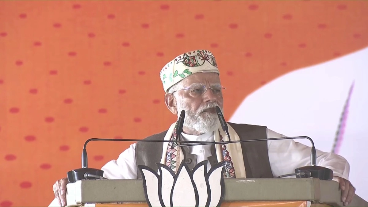 Mann Ki Baat: PM Narendra Modi Lauds Ambikapur’s Garbage Cafe, Where Hot Meals Are Served in Exchange for Plastic Waste