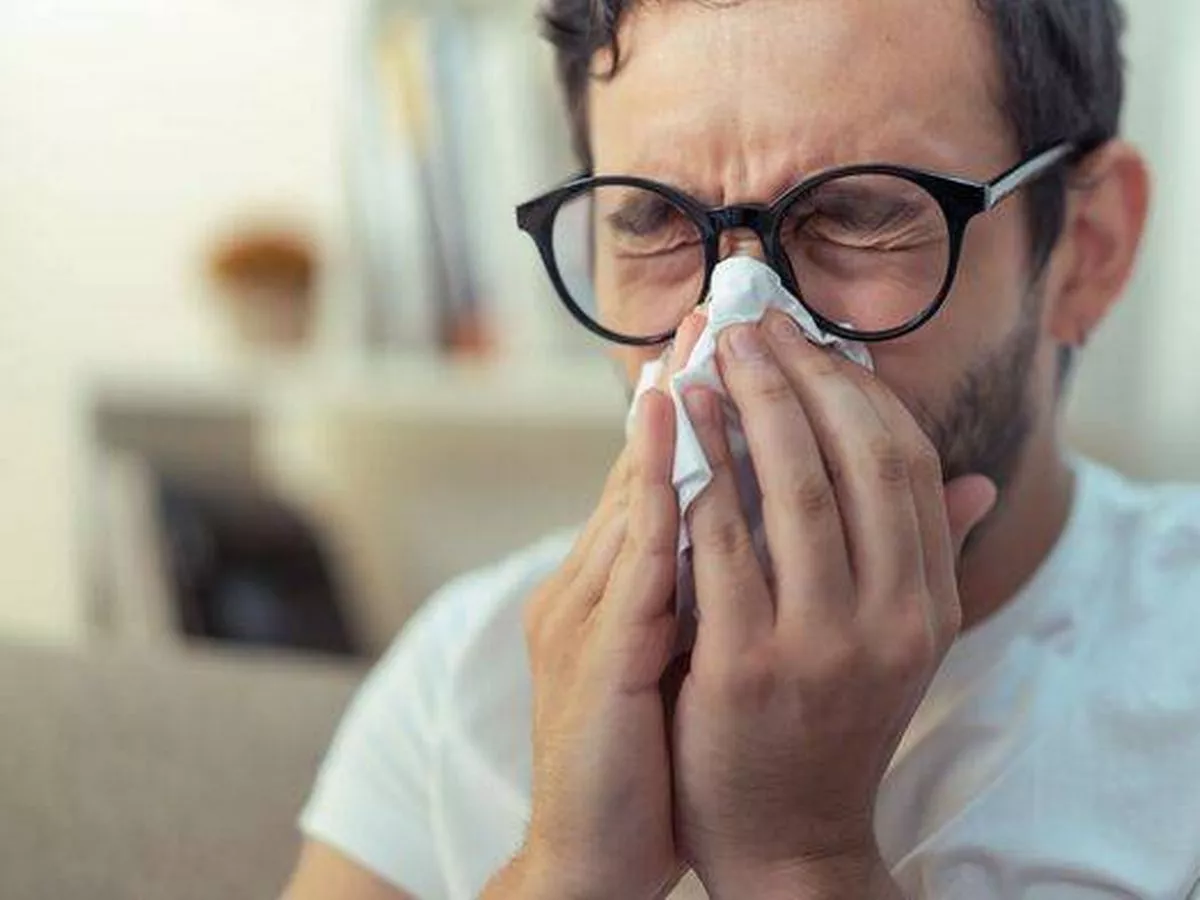 Covid sufferers should 'call 111' if they have these three symptoms