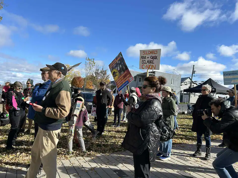 Des manifestants dénoncent l’agrandissement du port de Montréal à Contrecœur