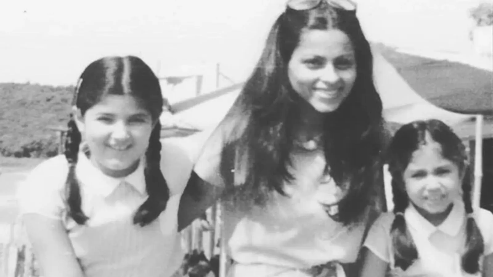 Her Father Was A Superstar, She Joined Bollywood Because Of Her Mother And Quit In 5 Years, Then Became A New York Times Bestseller